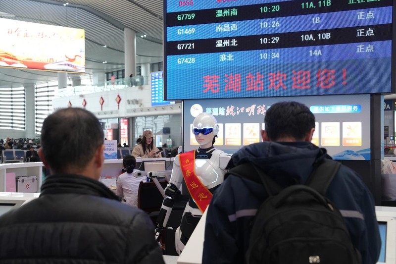 China Deploys First Humanoid Robot Volunteer at Train Station During Spring Festival Rush